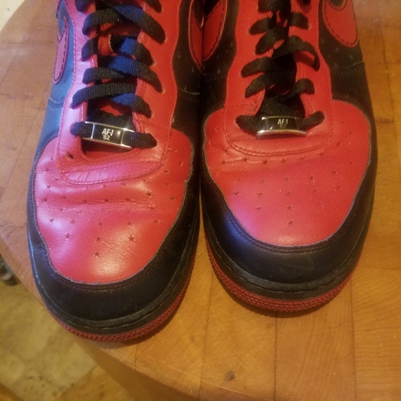 RARE Nike Air Force 1  Black/Red Sneakers Shoes Size 12 - Picture 2 of 7